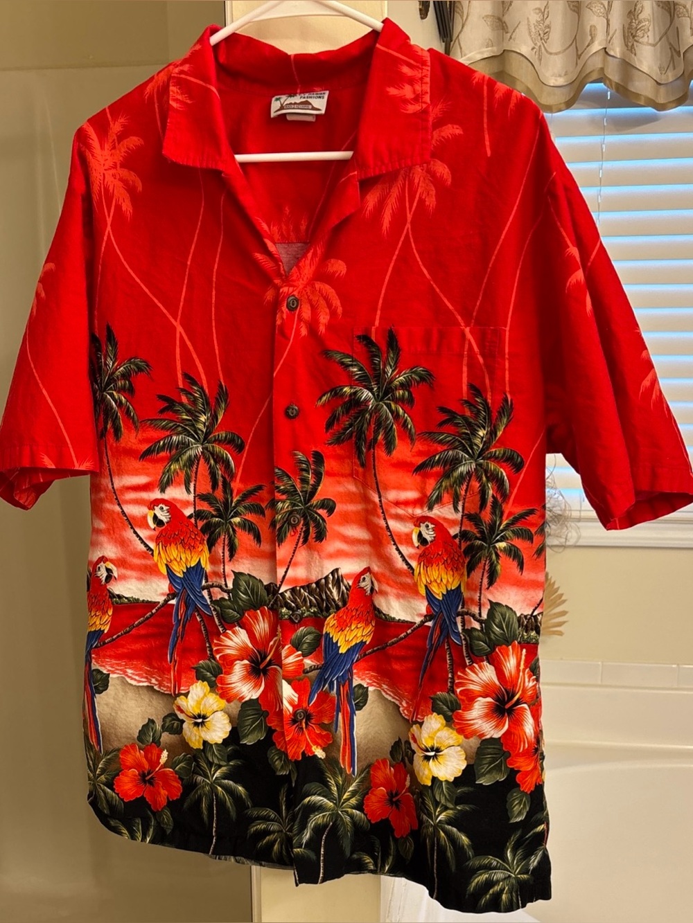 Men's Red Tropical Parrot Hawaiian Shirt - Casual Button-Down